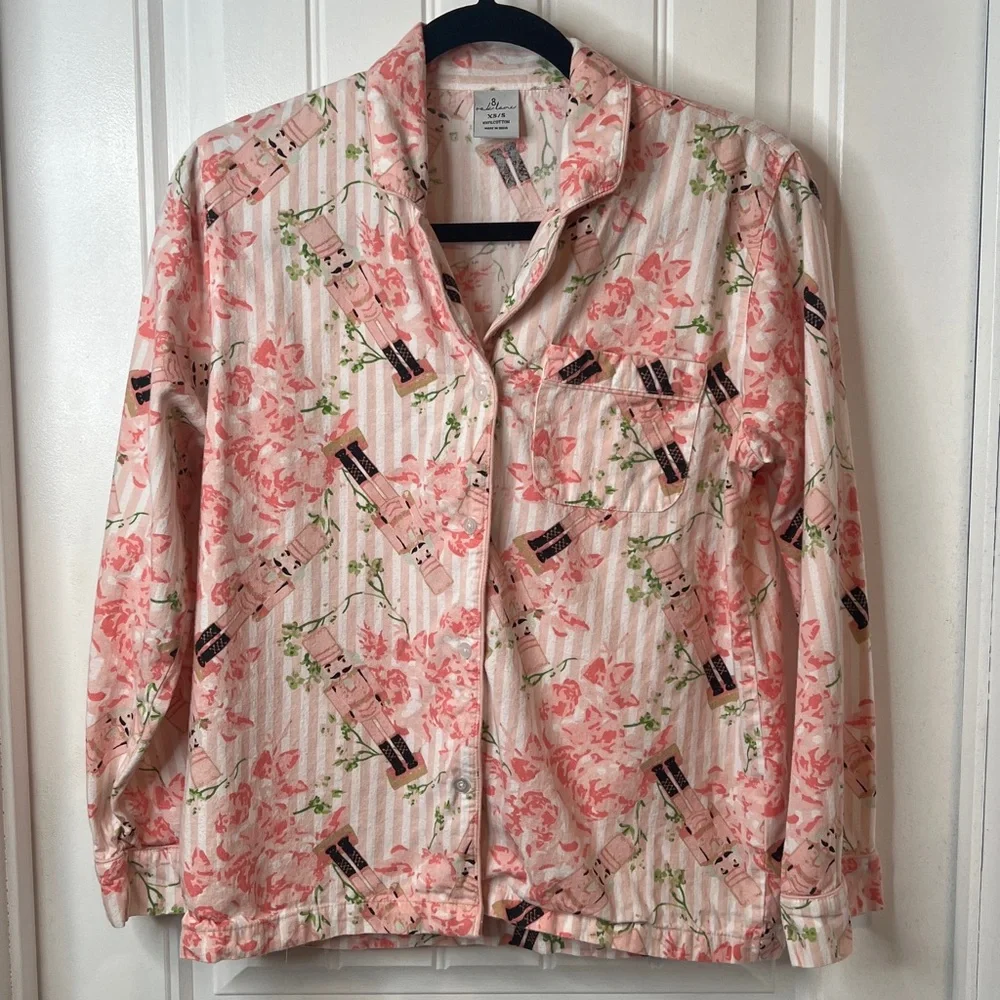8 Oak Lane Ladies Pink Pajamas with Fun Nutcracker Christmas Print.‎ Size XS/S.